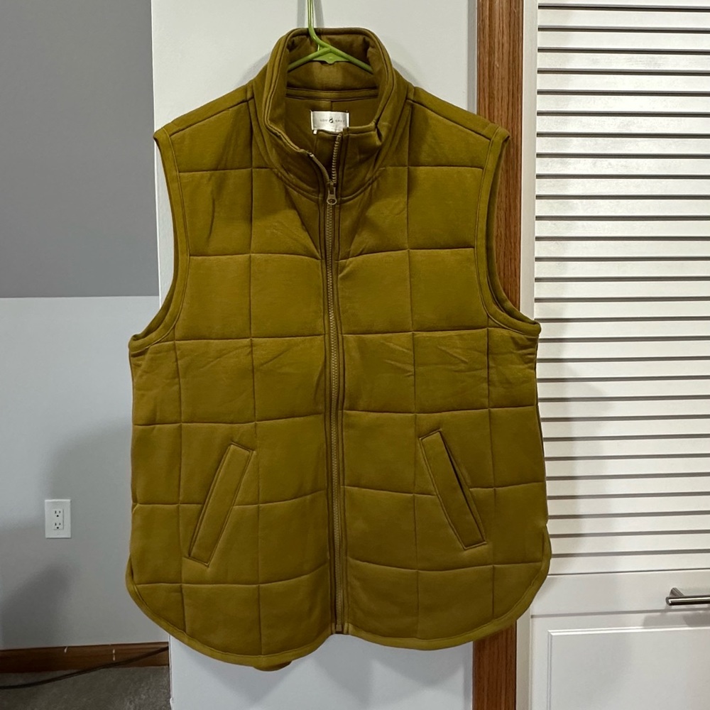 ZIP UP VEST PISTACHIO OLIVE GREEN COLOR